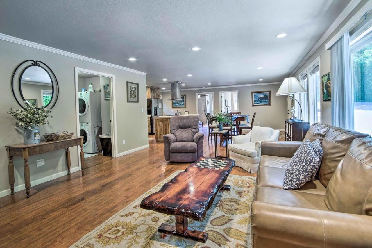 Coos Bay Retreat Less Than 2 Mi To Marina And Casino! Exterior photo