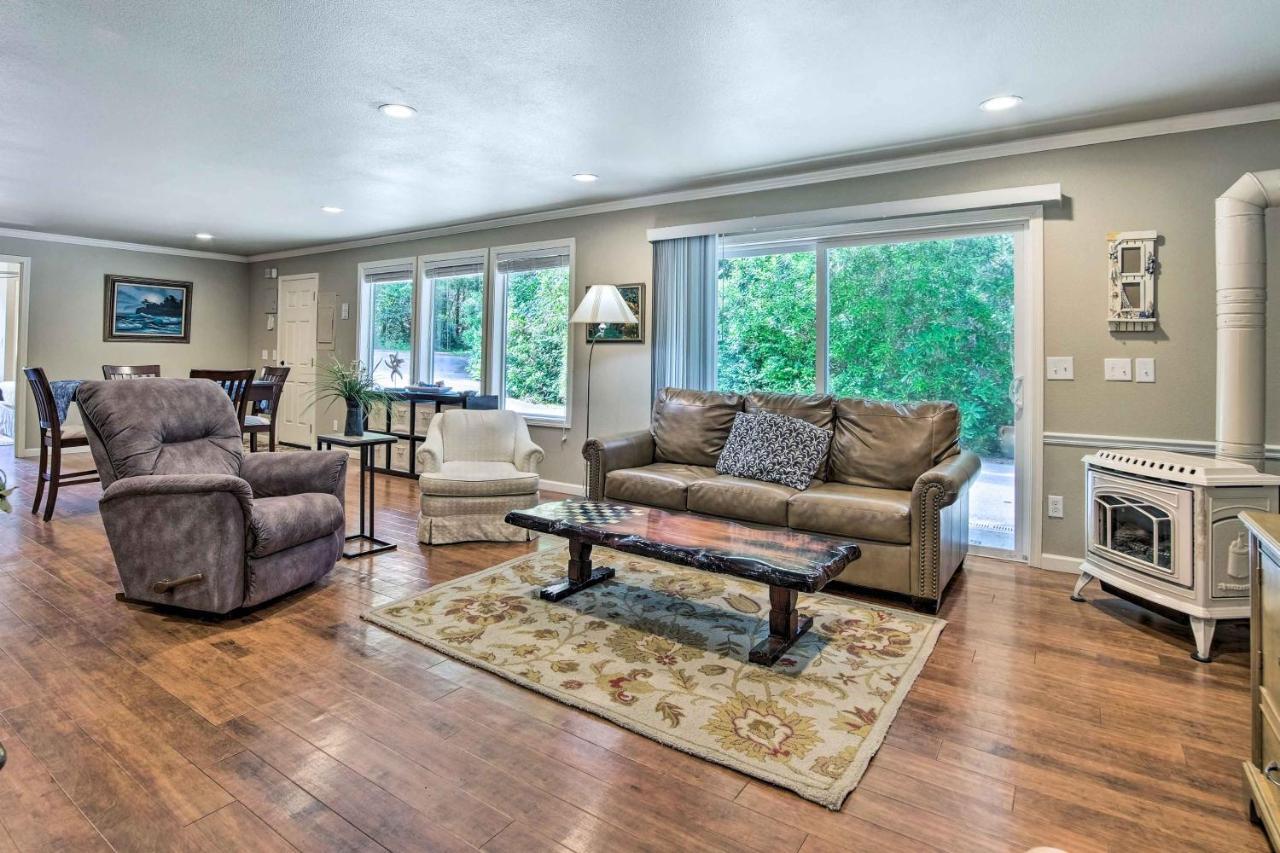 Coos Bay Retreat Less Than 2 Mi To Marina And Casino! Exterior photo