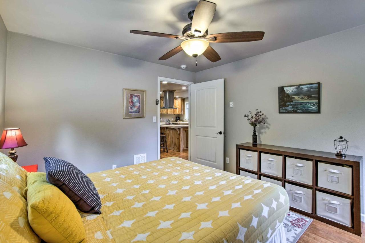 Coos Bay Retreat Less Than 2 Mi To Marina And Casino! Exterior photo